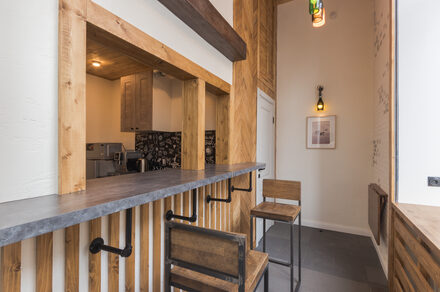 Светлый лофт с большими окнами