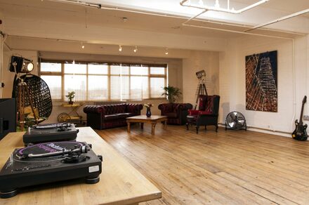 Whole venue at 4th Floor Studios