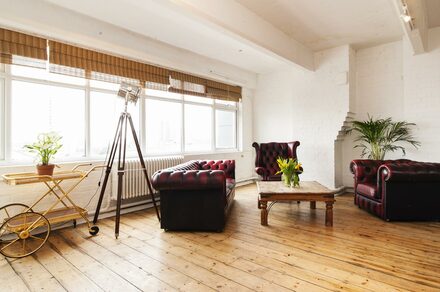 Whole venue at 4th Floor Studios