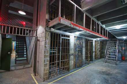  Loft quest for parties and photo sessions