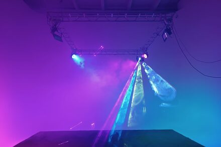 Двухуровневый лофт из белого кирпича