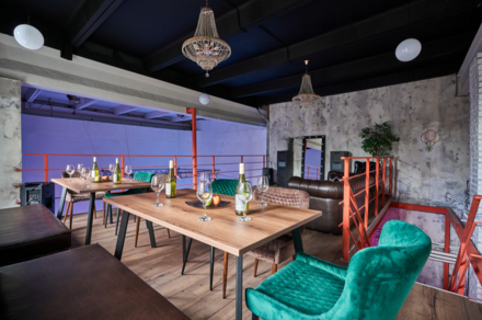 Двухуровневый лофт из белого кирпича