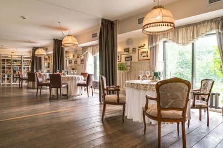 Stroganoff Bar & Grill(Строганофф Бар и Гриль). Двухэтажный банкетный зал