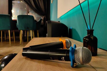 Gatsby. Стильный тематический лофт в черно-золотых цветах 