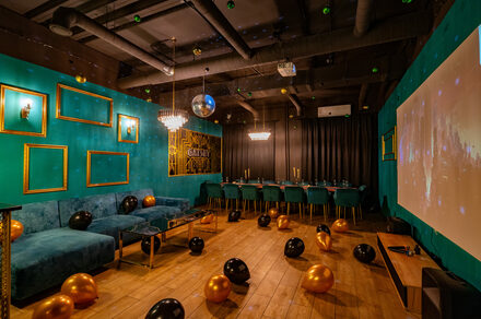 Gatsby. Стильный тематический лофт в черно-золотых цветах 