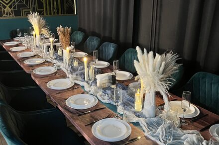 Gatsby. Стильный тематический лофт в черно-золотых цветах 