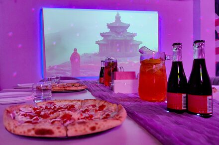 Dance. Современный лофт с фотозоной, караоке и диско-шаром