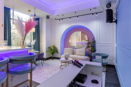 Неоновый лофт для мероприятий