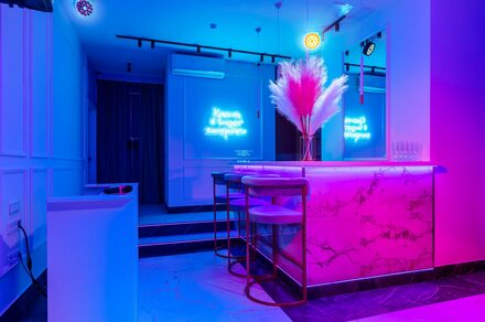 Неоновый лофт для мероприятий