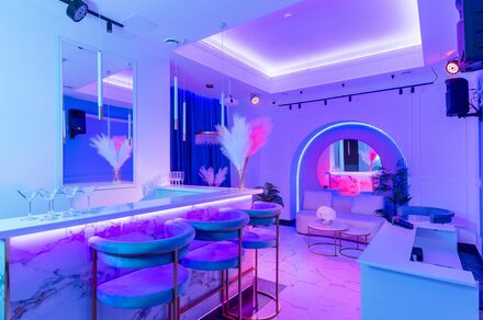 Неоновый лофт для мероприятий