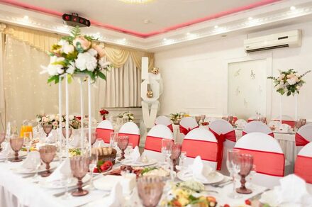 Корсаков. Банкетный зал в нежных тонах