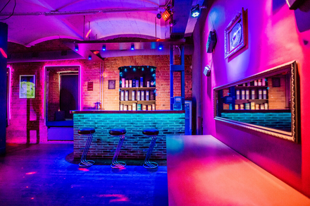 Клубный лофт на набережной в центре Москвы