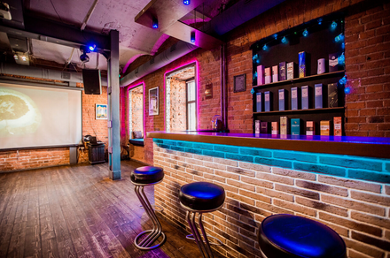 Клубный лофт на набережной в центре Москвы