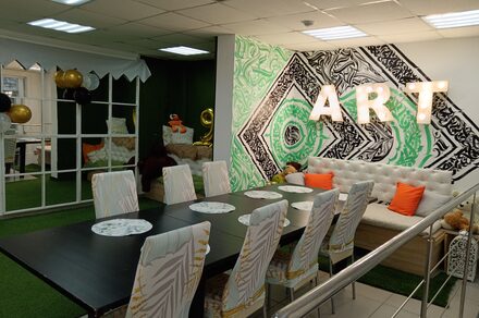 Уютный лофт-зал для мероприятий