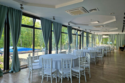 Риони. Банкетный зал с верандой