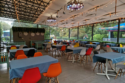 Риони. Банкетный зал с верандой