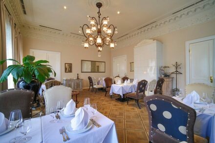 Гусятникоff(Гусятникофф). Зал в стиле эпохи просвещения