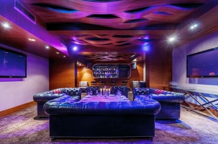 Гусятникоff. Банкетный зал в клубном стиле