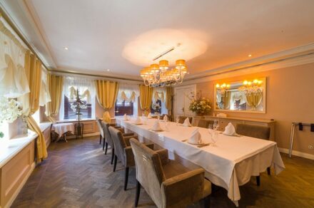 Гусятникоff. Банкетный зал на 18 персон