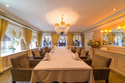 Гусятникоff. Банкетный зал на 18 персон