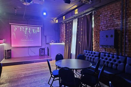 Status Loft. Лофт со сценой и караоке. Типичный Питер