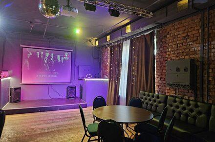 Status Loft. Лофт со сценой и караоке. Типичный Питер