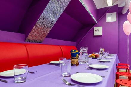 Сказочный город. Ультрафиолетовый зал