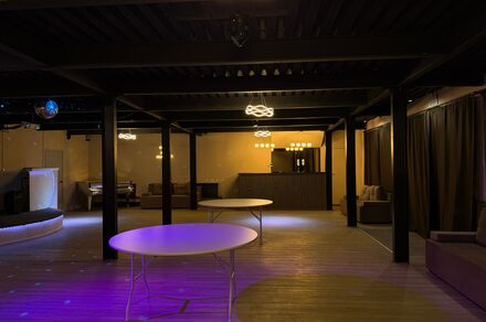 Maybe Loft. Зал Moment