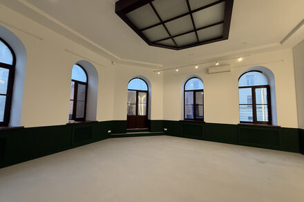 Стильная площадка Суворов холл