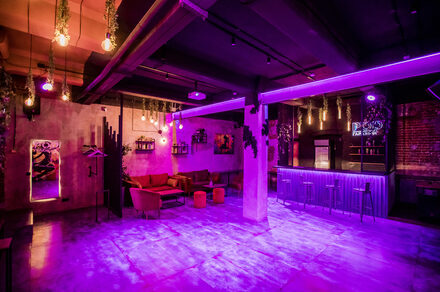 Дизайнерский лофт с неоном