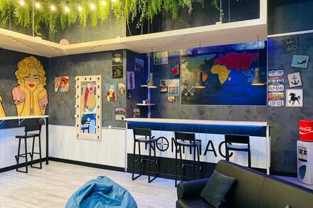 Уютный лофт в строгих тонах