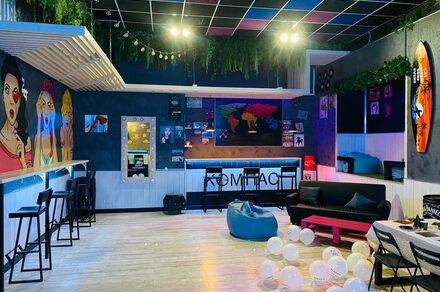 Уютный лофт в строгих тонах