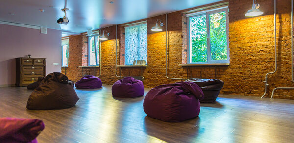 Лофт с кухней и антуражем для детских праздников