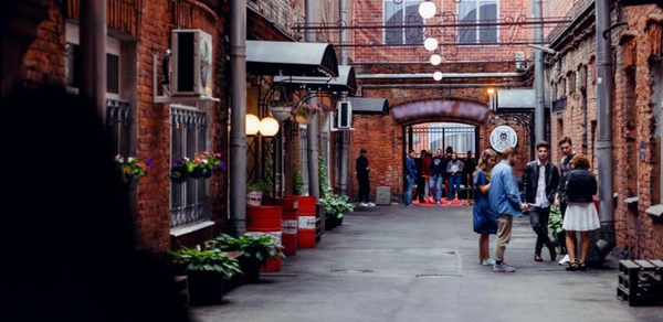 Basement Hall зал с авторским дизайном