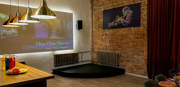 Зал Джаз. Лофт-зал со сценой