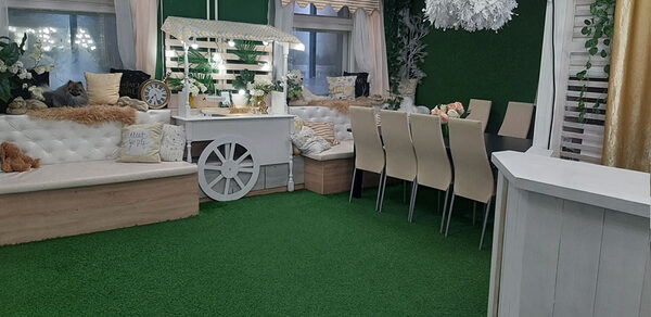 Cozy hall with an abundance of greenery