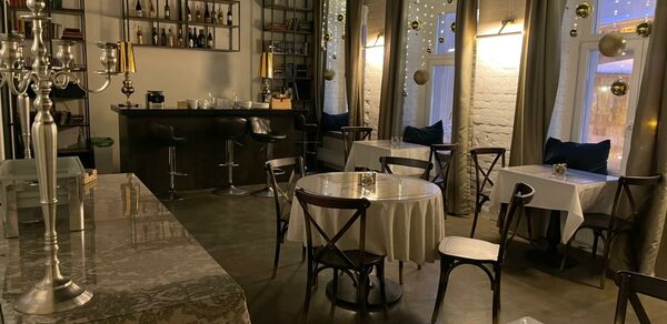 Boutique Hotel Помещение с большими окнами