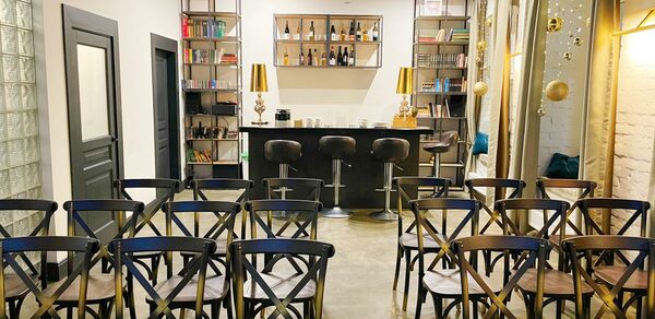 Boutique Hotel Помещение с большими окнами