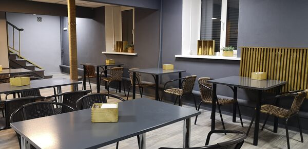 Площадка в строгих тонах для праздничных мероприятий