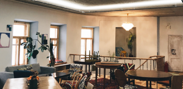  Двухэтажный особняк с уютный интерьером