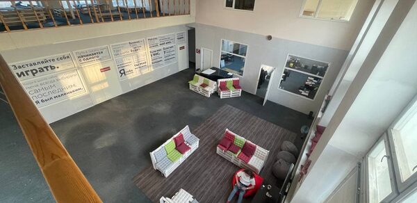 Светлое двухуровневое пространство