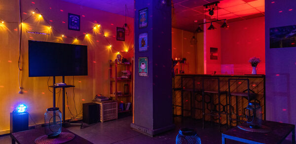 Loft Com.nata (Лофт Ком.ната). Лофт-бар