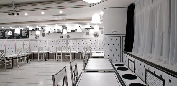 Лофт с черно-белом дизайном