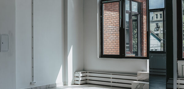 Белый лофт с верандой