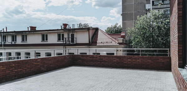 Белый лофт с верандой