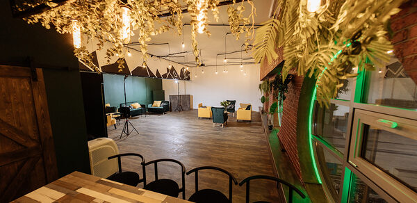 Лофт с круглыми окнами