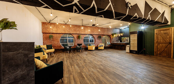 Лофт с круглыми окнами