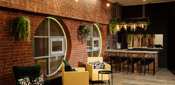 Лофт с круглыми окнами