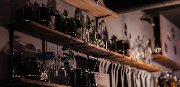 Сегодня вечером. Уютный бар в стиле лофт