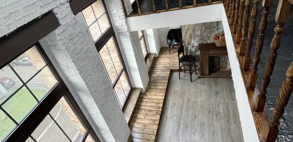 Poire Двухэтажный арт-лофт с панорамными окнами 